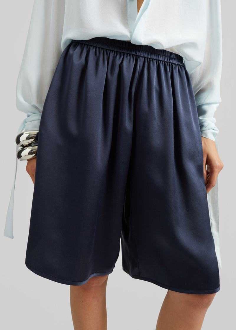 Nelis Silk Bermuda Shorts - Navy 8