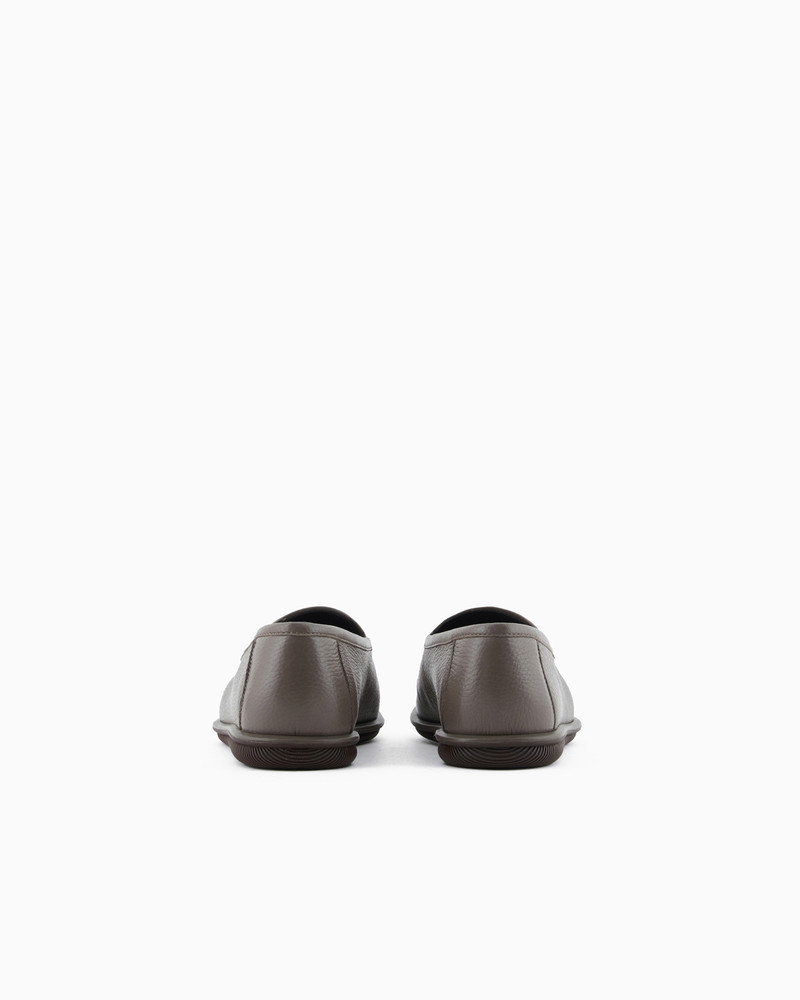 GIORGIO ARMANI Deerskin loafers 와 embroidered 로고 outlook