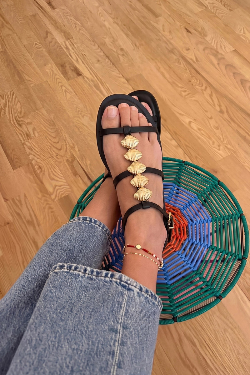 Larroudé Coquile Flat Sandal Black Leather outlook