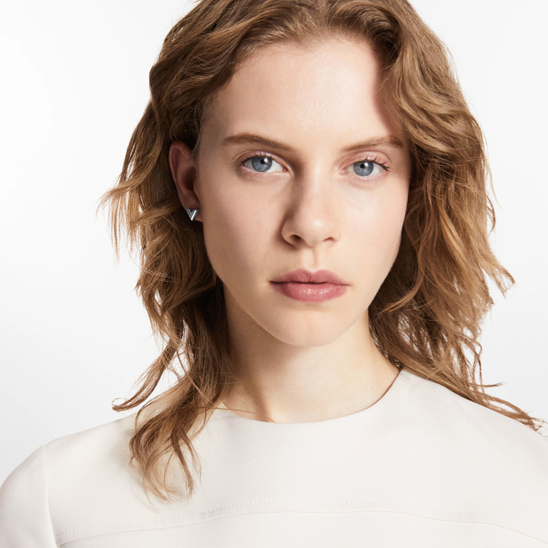 Essential V Stud Earrings 4