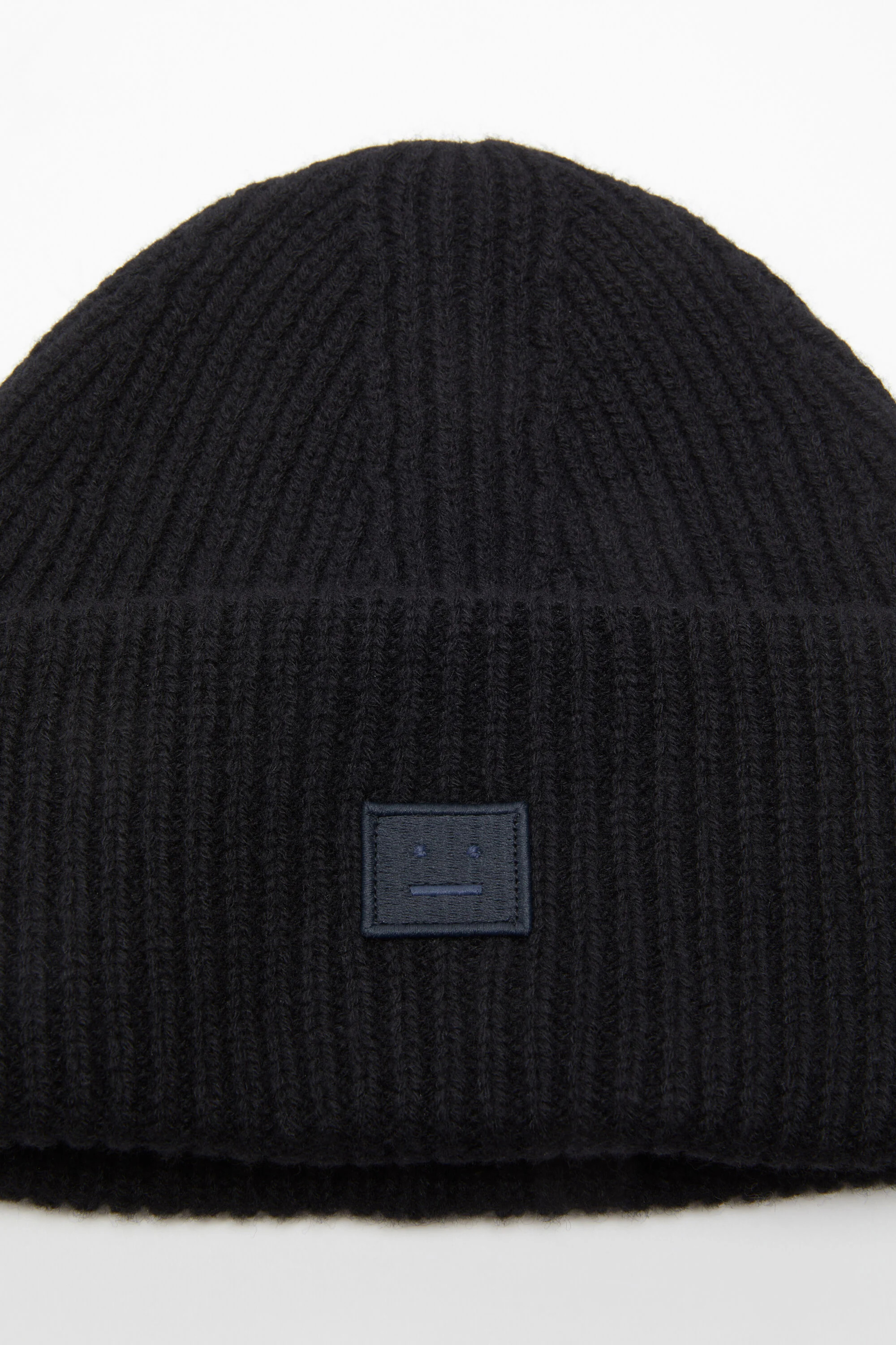Small face logo beanie - Black - 3