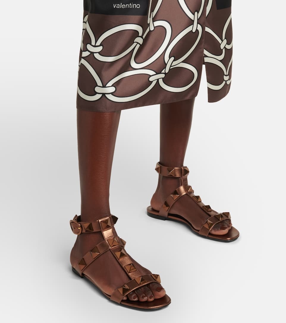 Roman Stud metallic leather sandals - 4