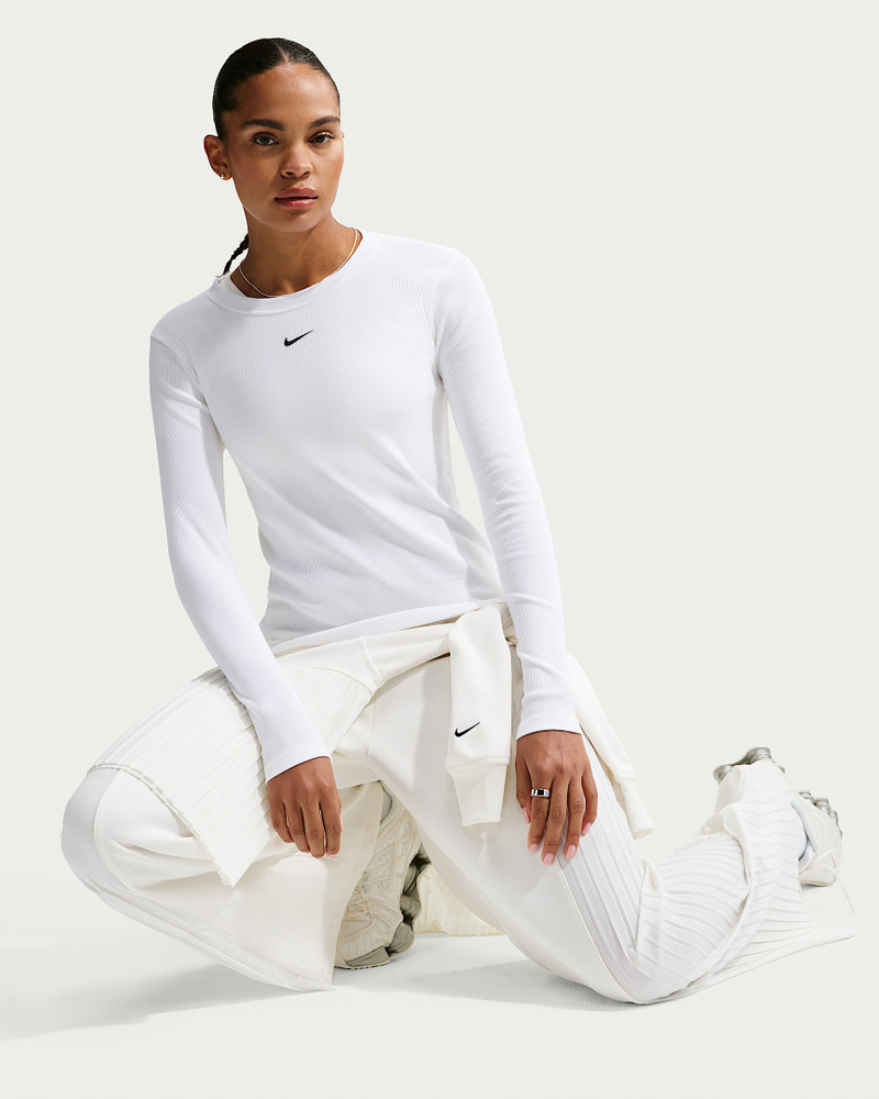Nike Sportswear Women's Tight Long-Sleeve Ribbed T-Shirt 3
