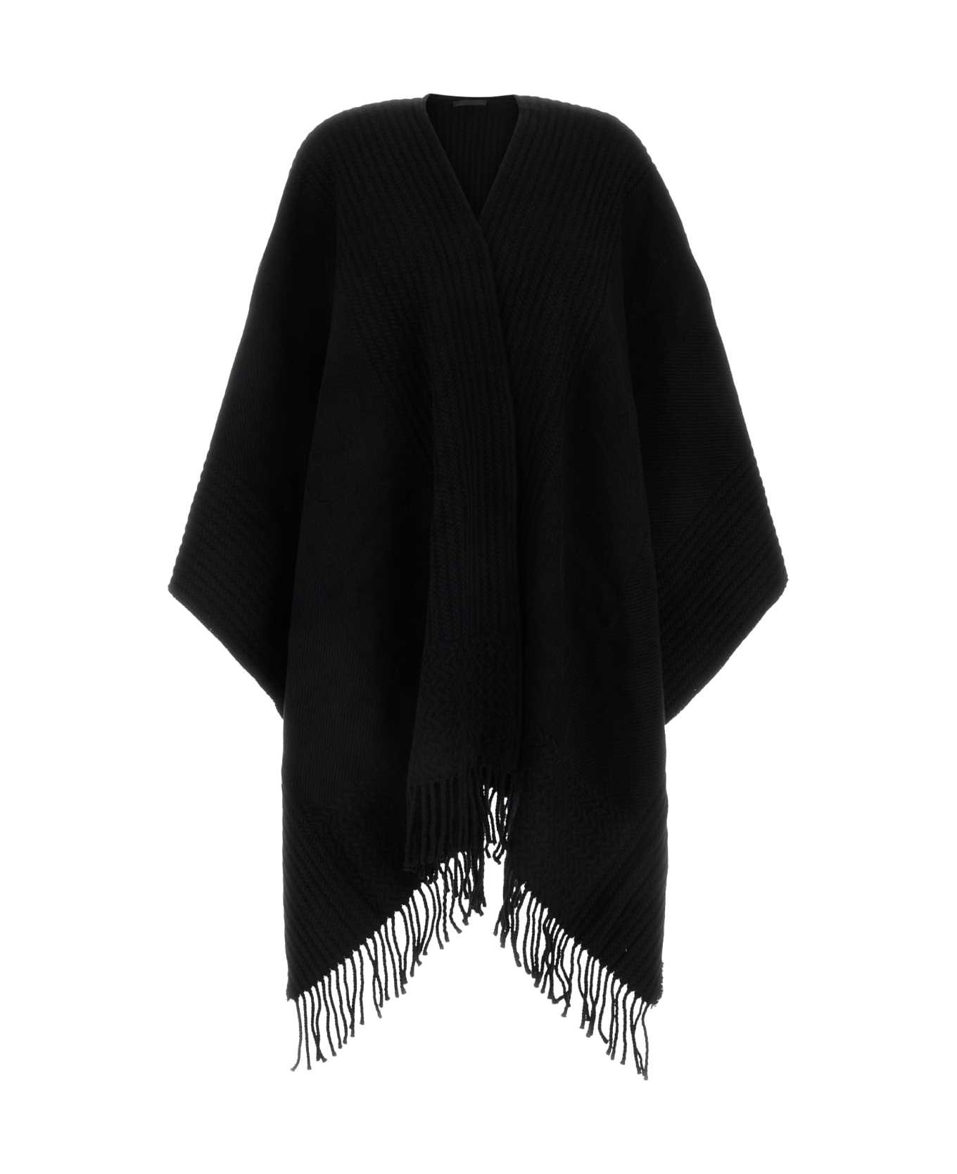 ポンチョ・ケープ Valentino Garavani Black Cashmere Cape Valentino Black Cashmere Cape | italist | REVERSIBLE