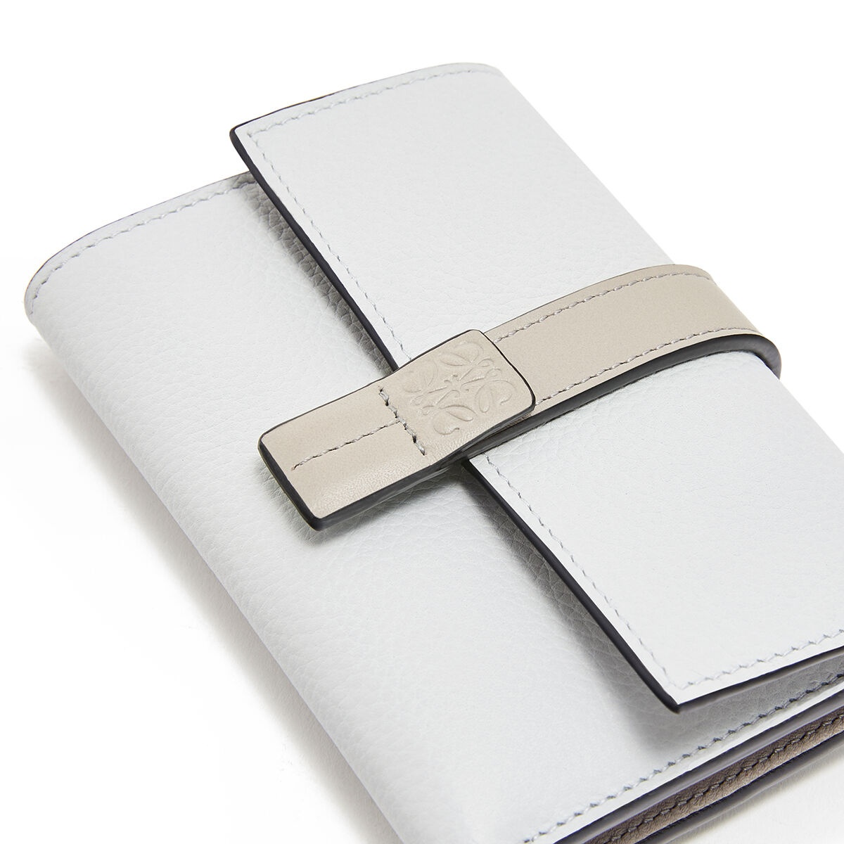 Small vertical wallet in soft grained calfskin - 5