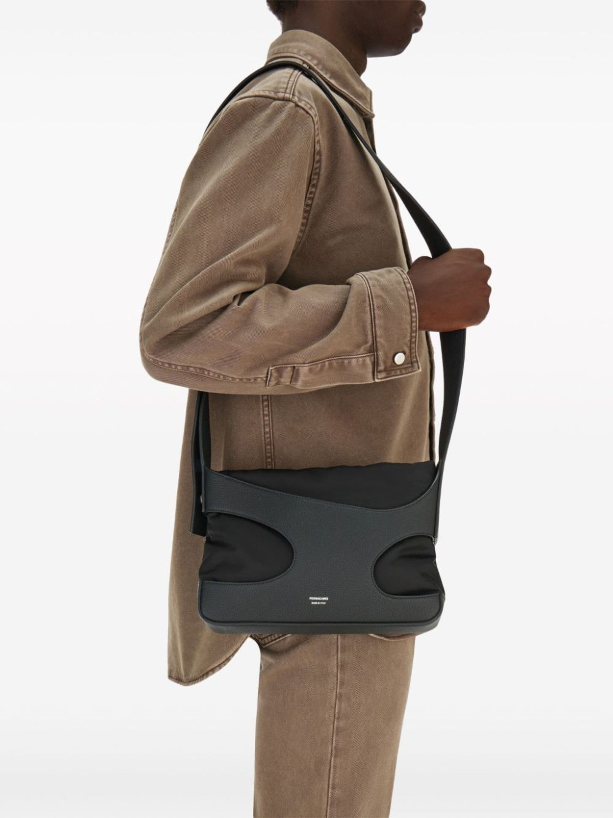 【関税・送料込み】FERRAGAMO CROSSBODY BAGS 0400020227063_NERO_A3?wid=830&