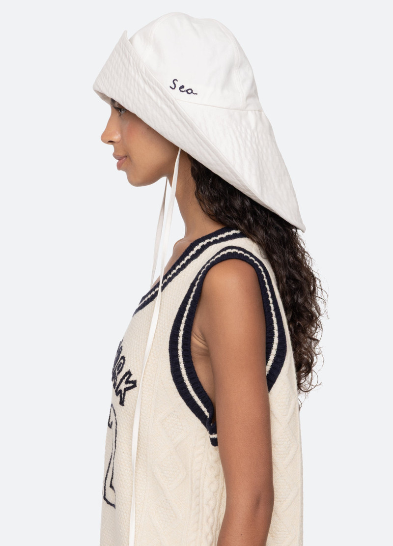 Lois Hat 4