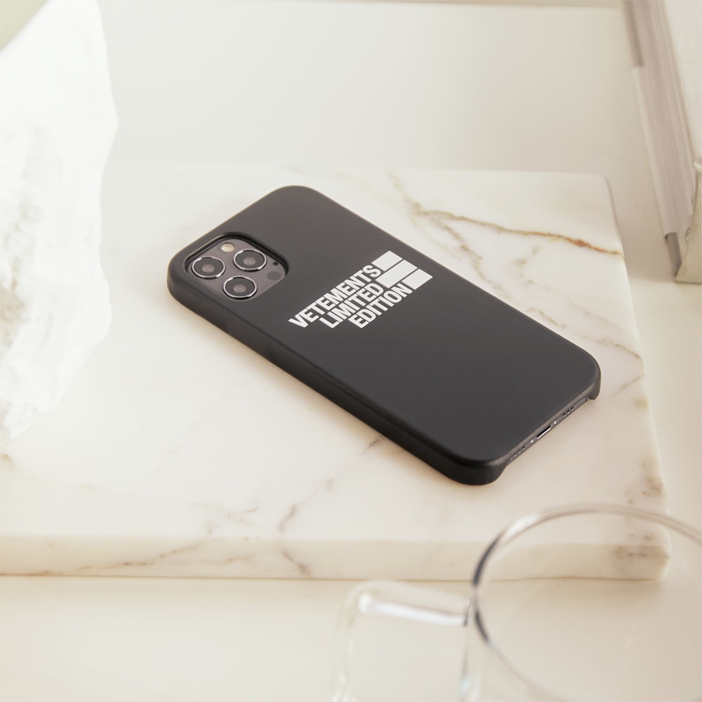 VETEMENTS Logo Limited Edition iPhone 12 Case - 3