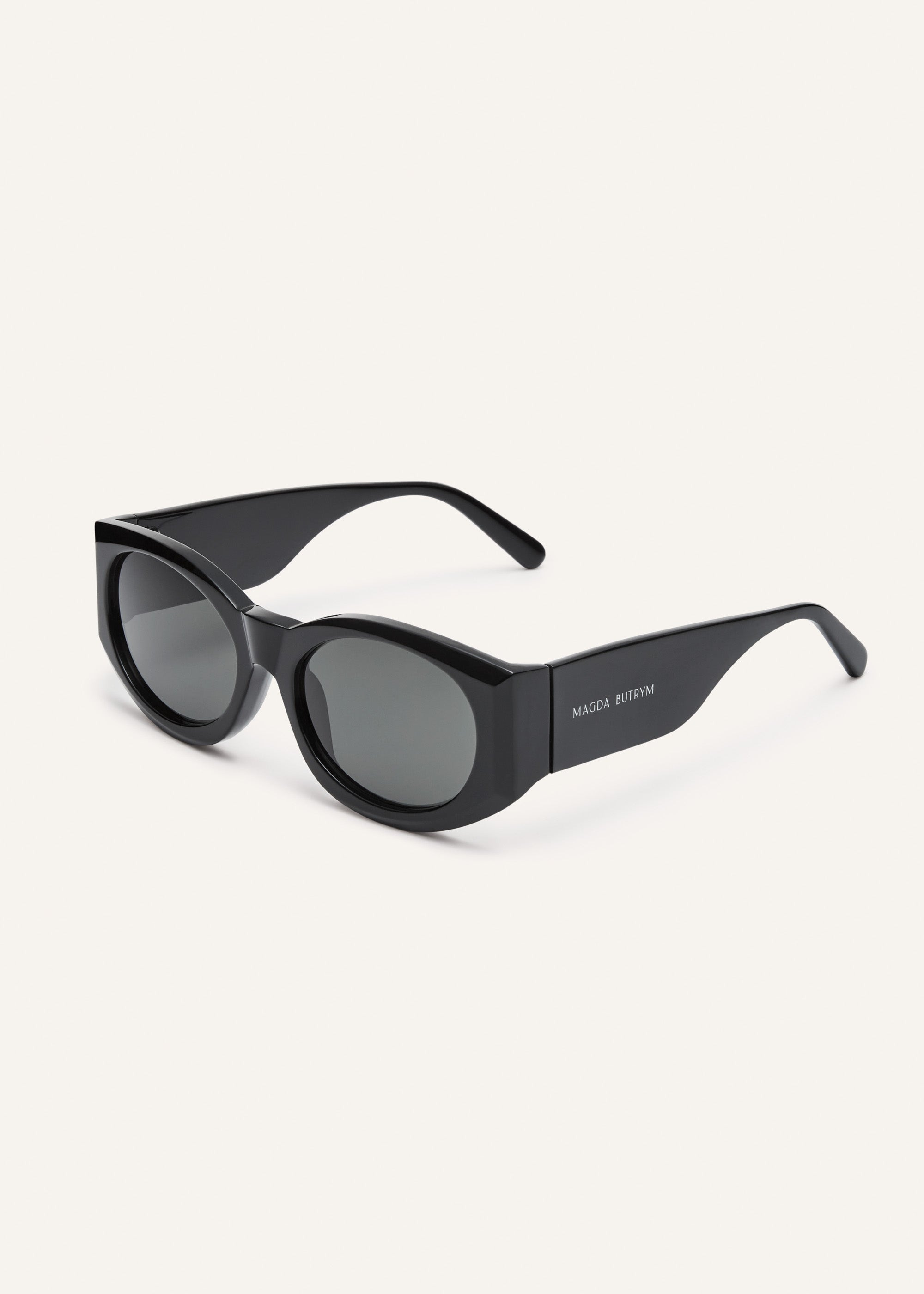 Oval sunglasses in black - 2