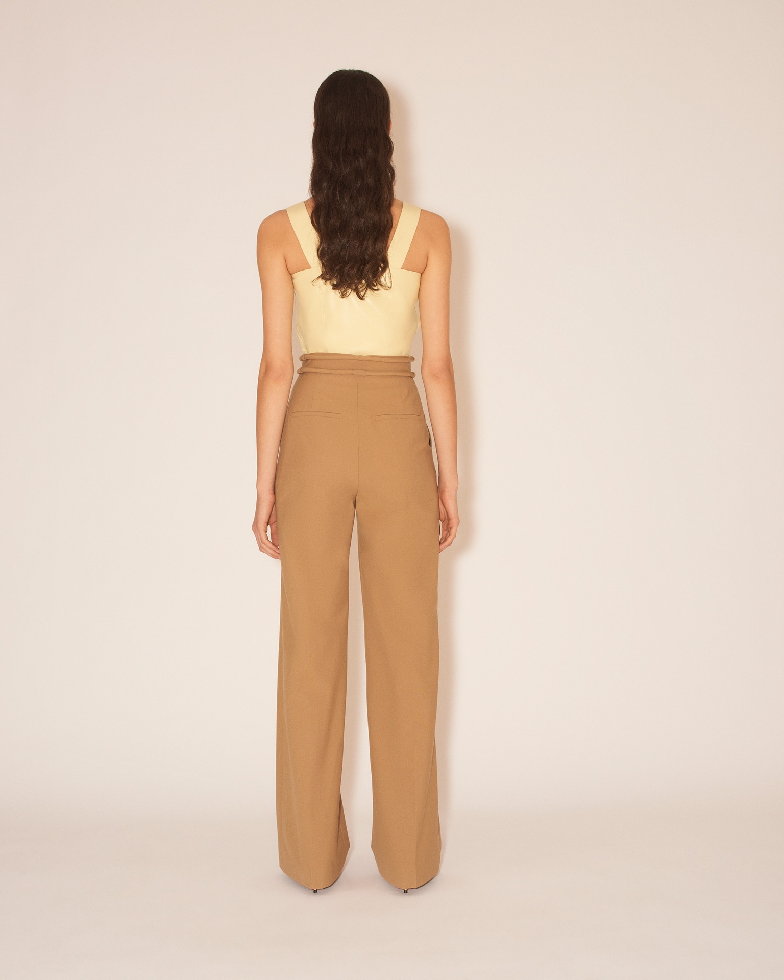 LICIA - Relaxed summer suiting with belt detail - Camel - 5