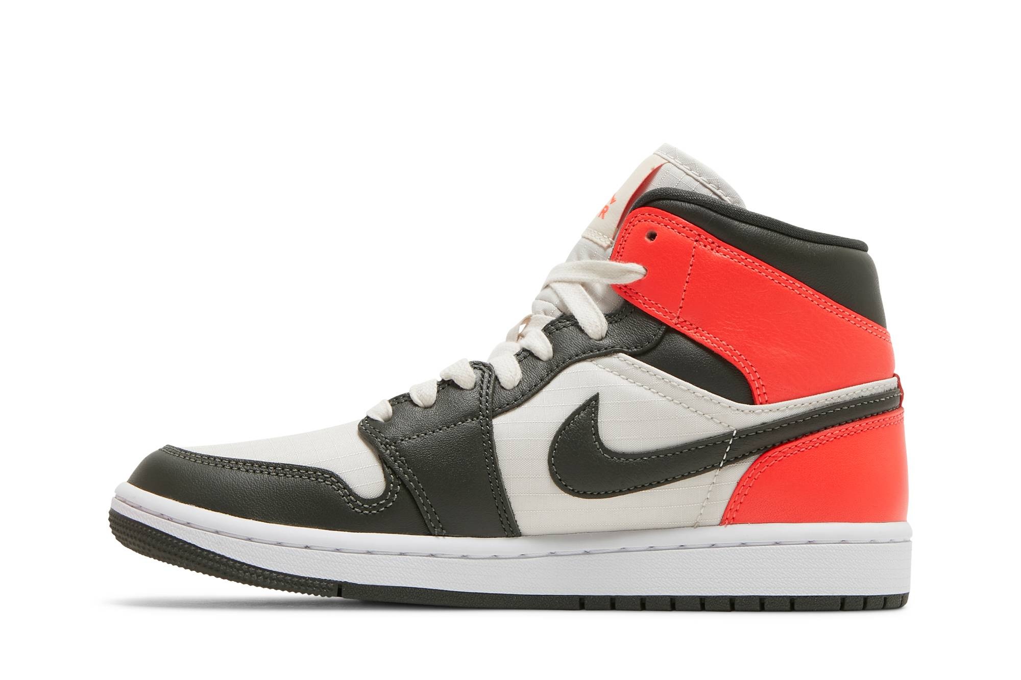 Wmns Air Jordan 1 Mid SE 'Newsprint' - 3