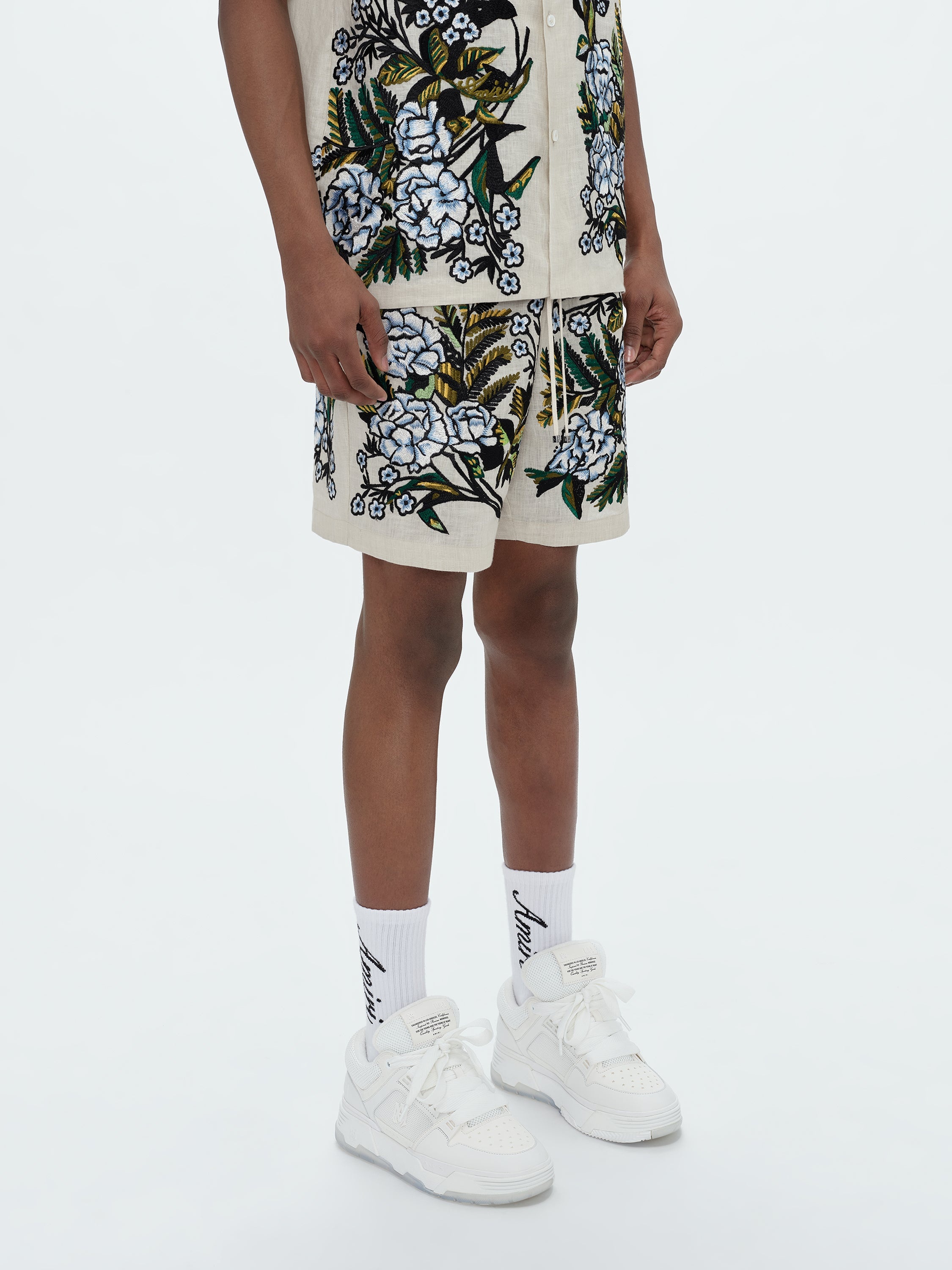 EMBRODIERED FLORAL SHORT - 4