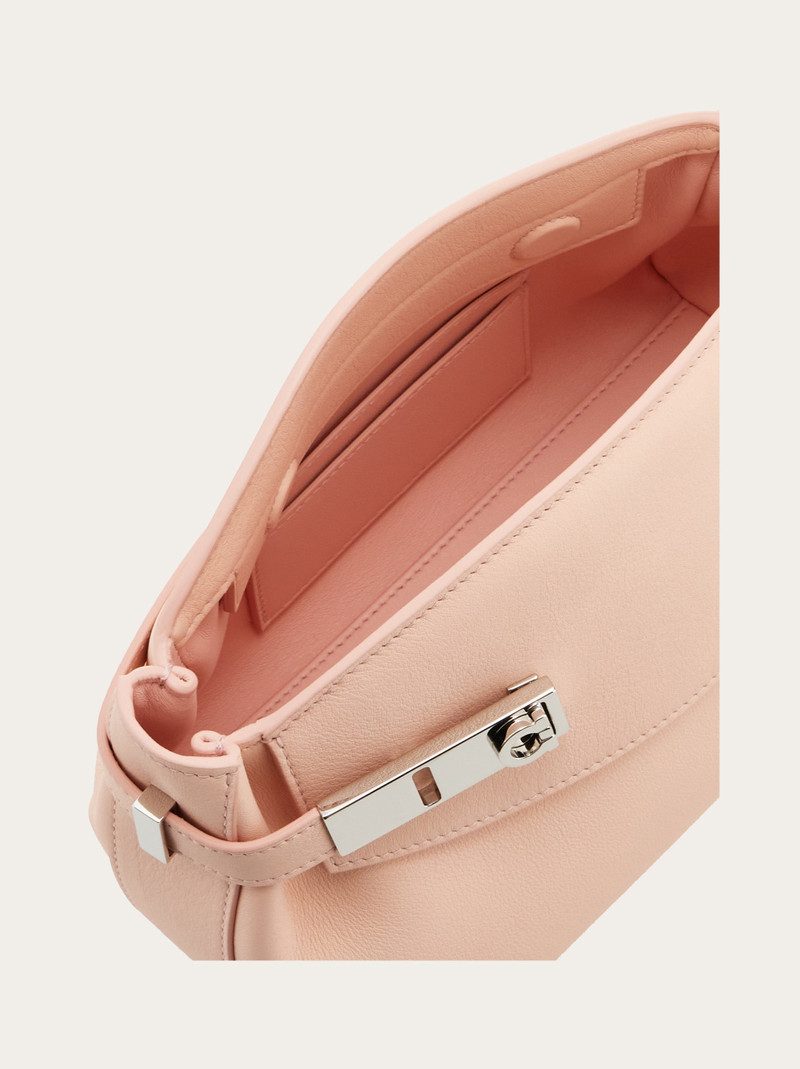 Hug crossbody 부대 4