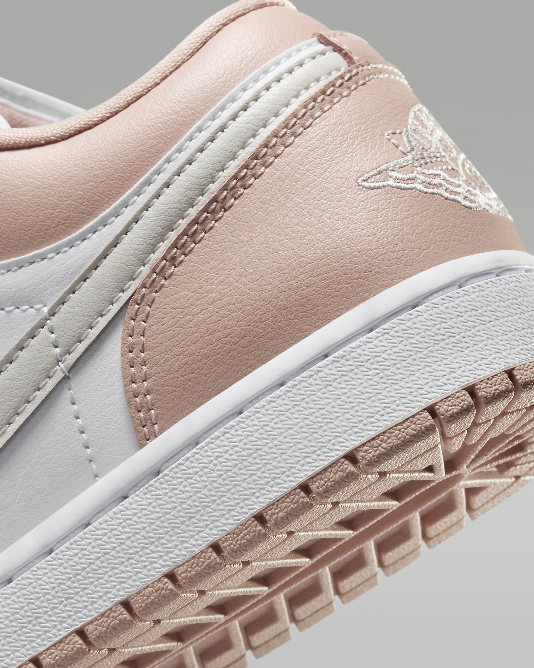 Air Jordan 1 Low Women's Shoes - 8