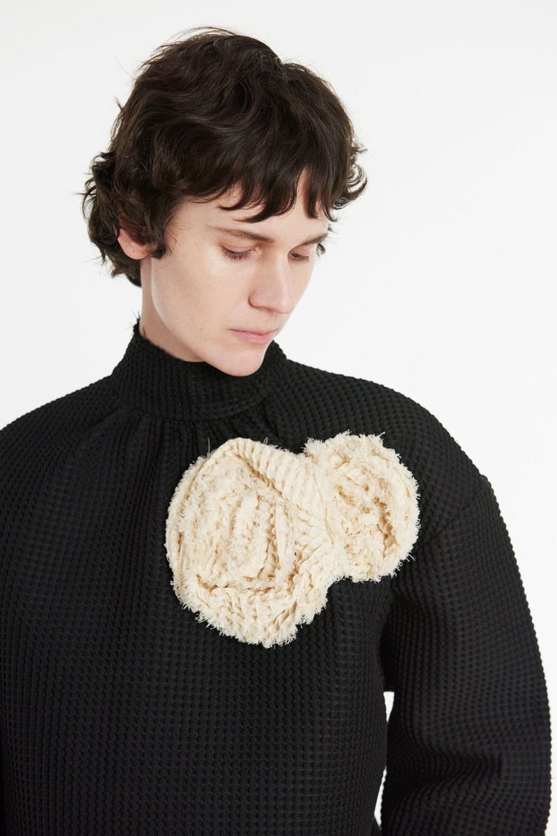 WAFFLE TEXTURE TOP WITH 3D FLOWERS BLACK 9