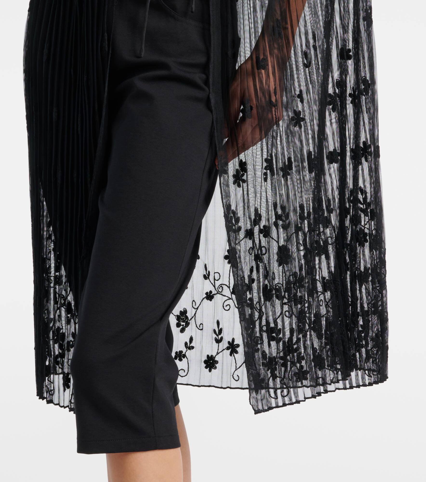 Embroidered floral plissé tulle cape - 5
