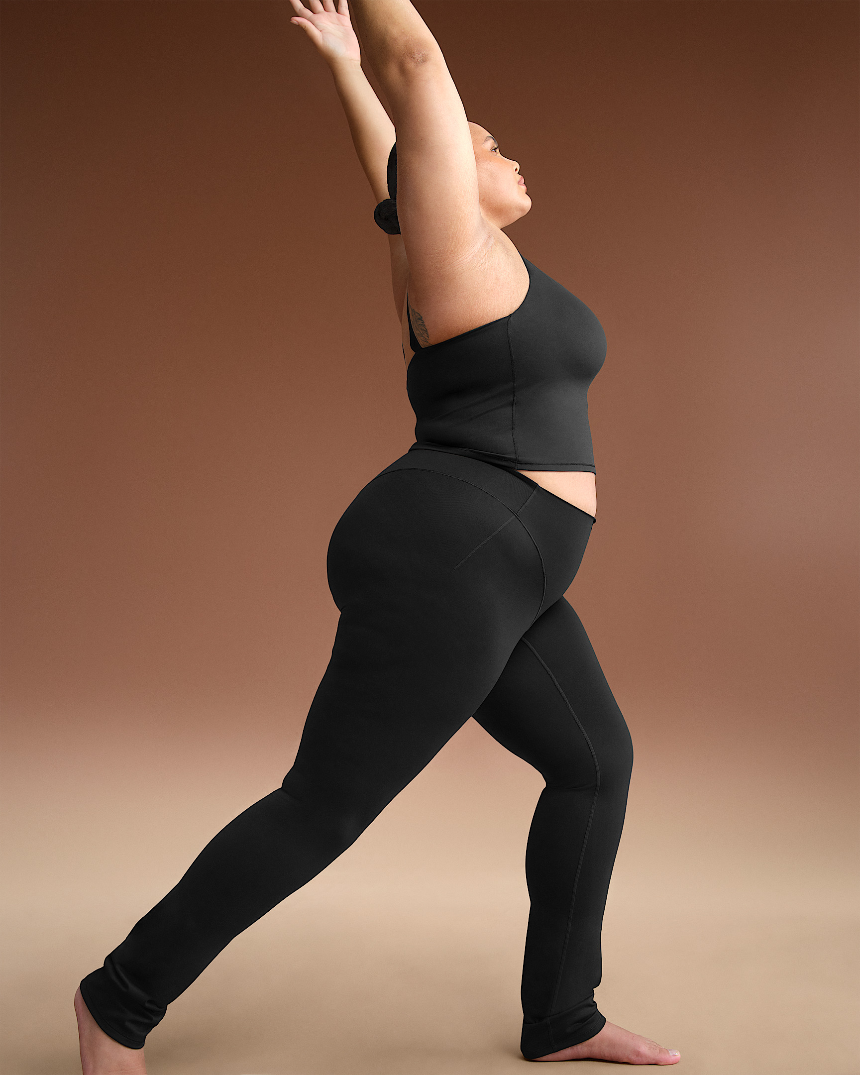 NikeSKIMS Matte Women's High-Waisted V-Panel Straight Leggings - 9