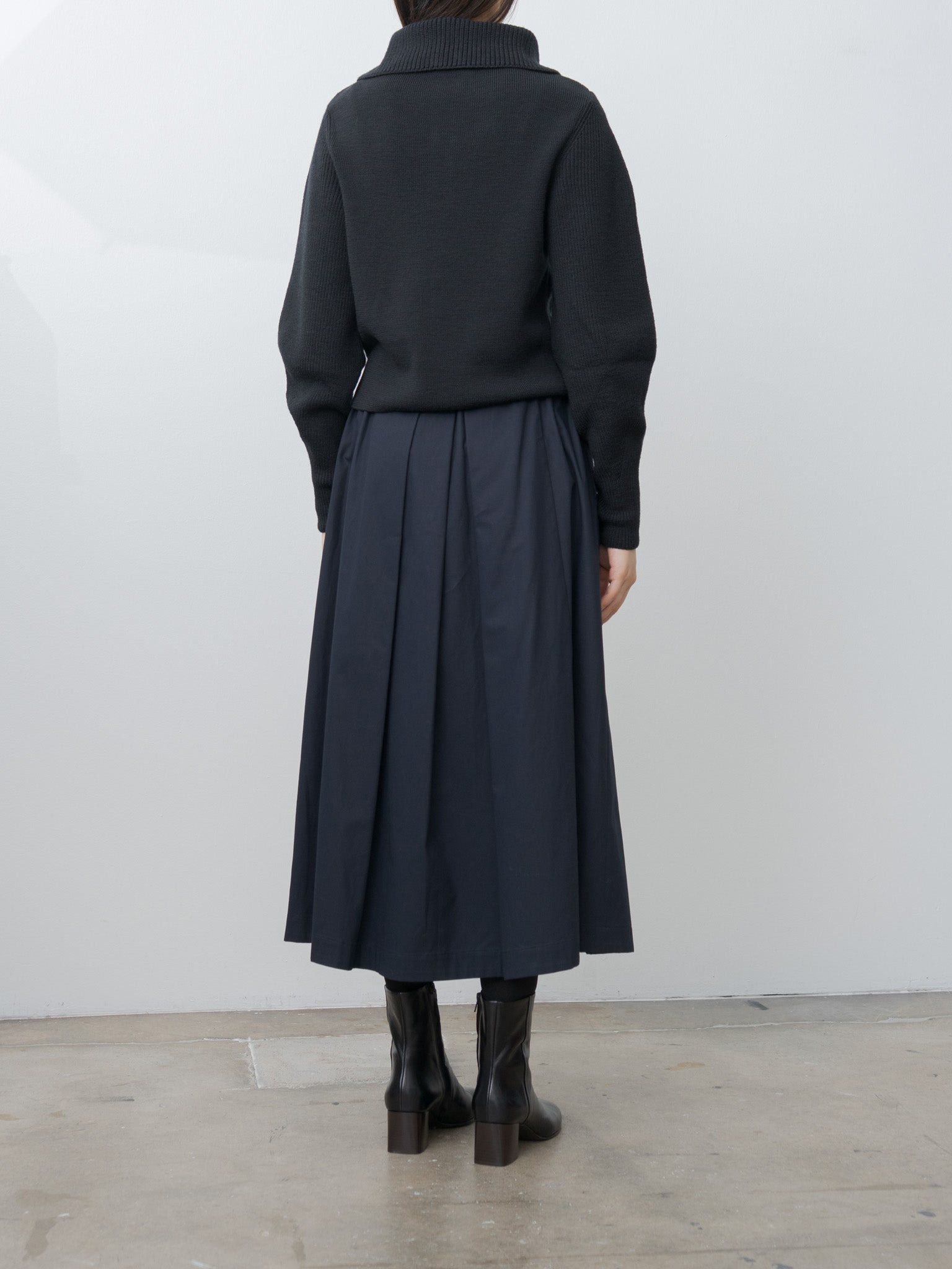 Zipped Sweater - Black - 4