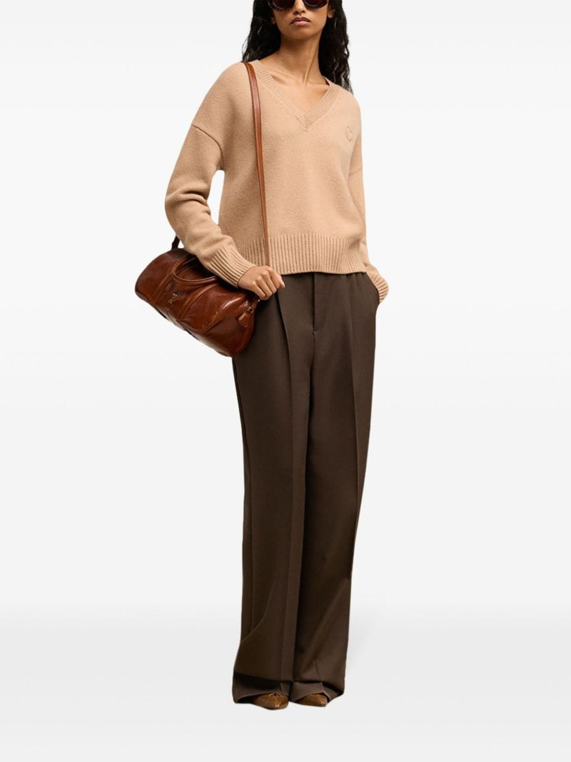 EMBOSSED AMI DE COEUR V NECK 스위치 3