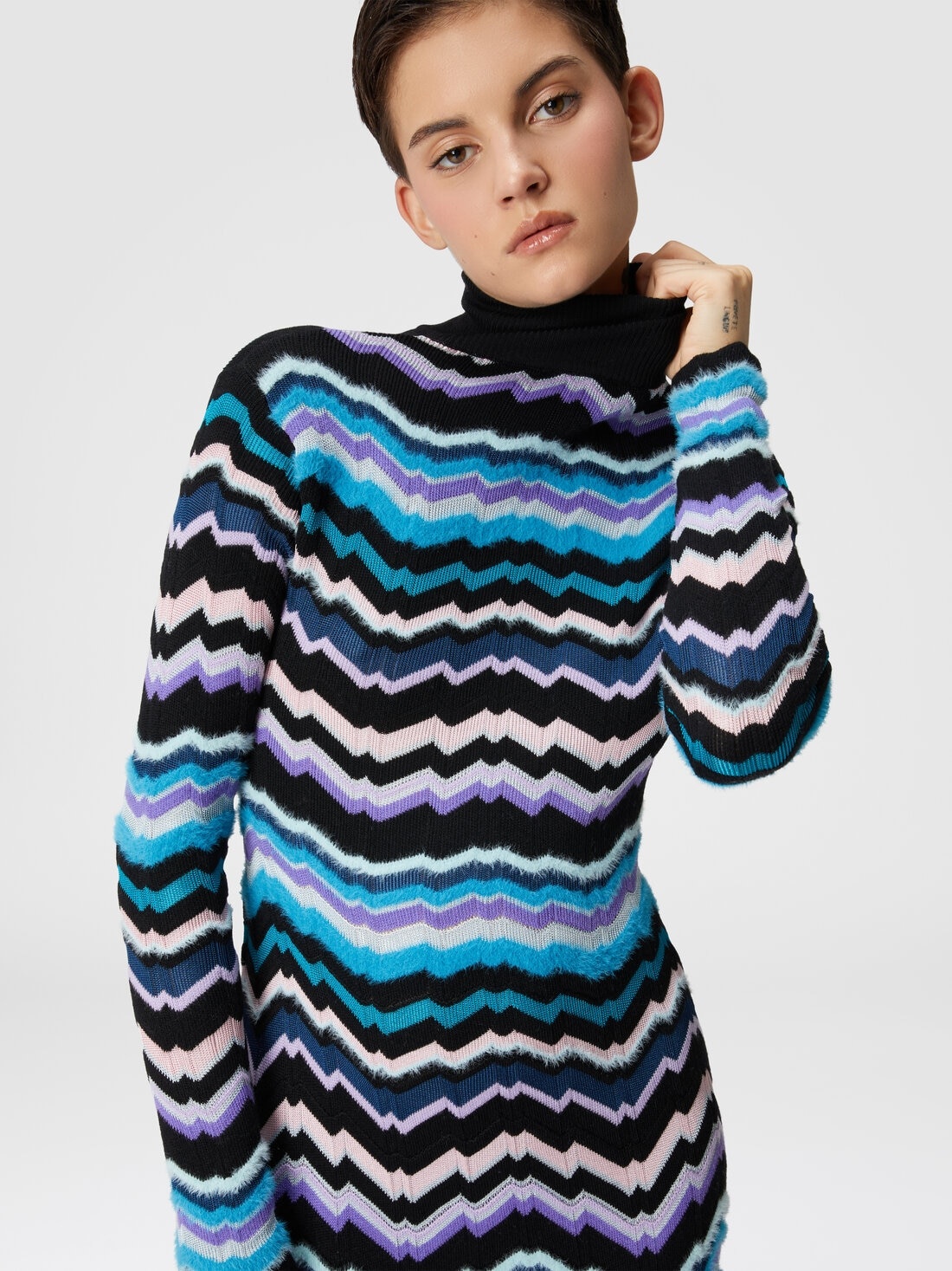 High-necked midi dress with Greek zigzag motif - 4