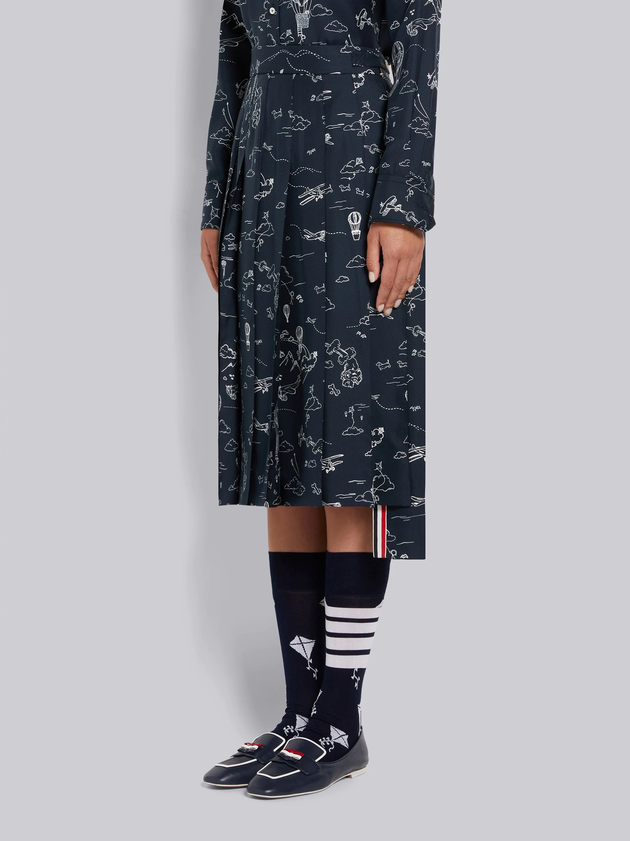 Navy Sky Toile Printed Silk Twill Dropped Back Pleated Below the Knee Skirt - 2