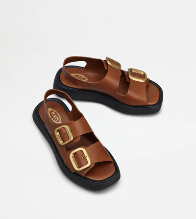 Tod's SANDALS IN LEATHER - BROWN outlook