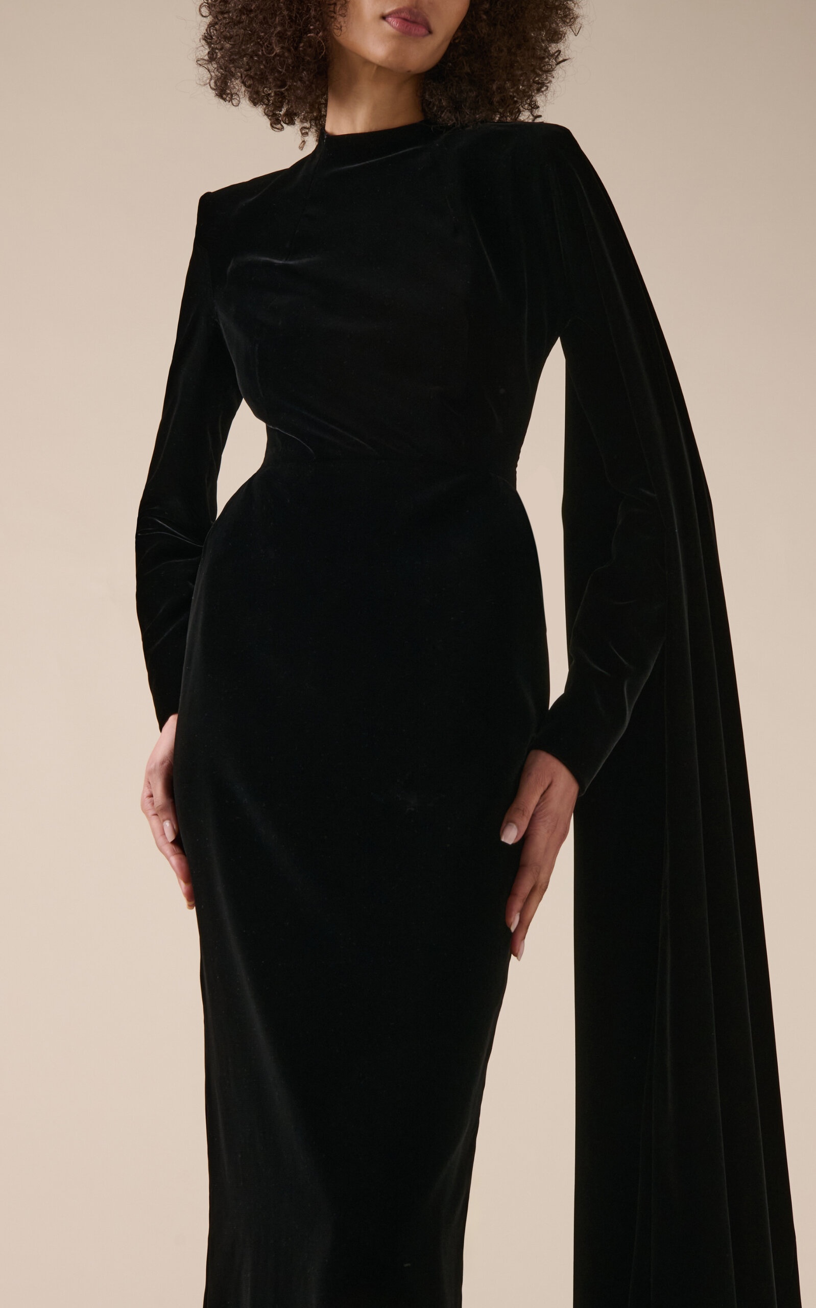 Hourglass Velvet Cape Gown black - 3