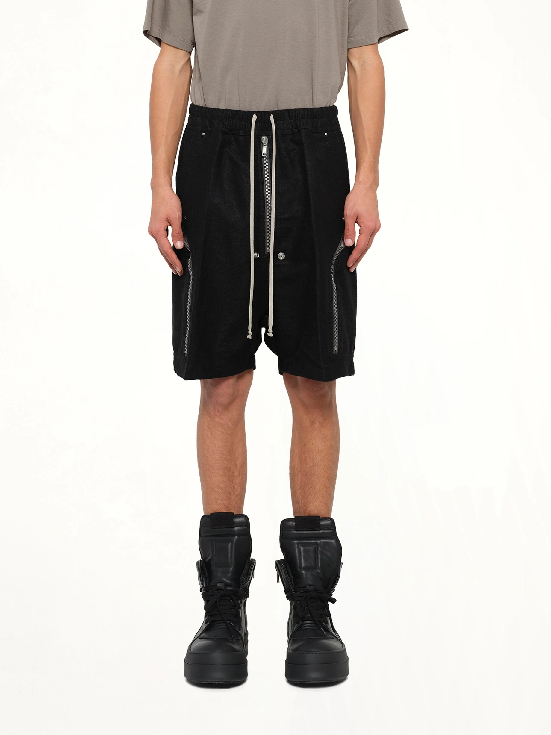 Moleskin Heizer Shorts in Black - 1