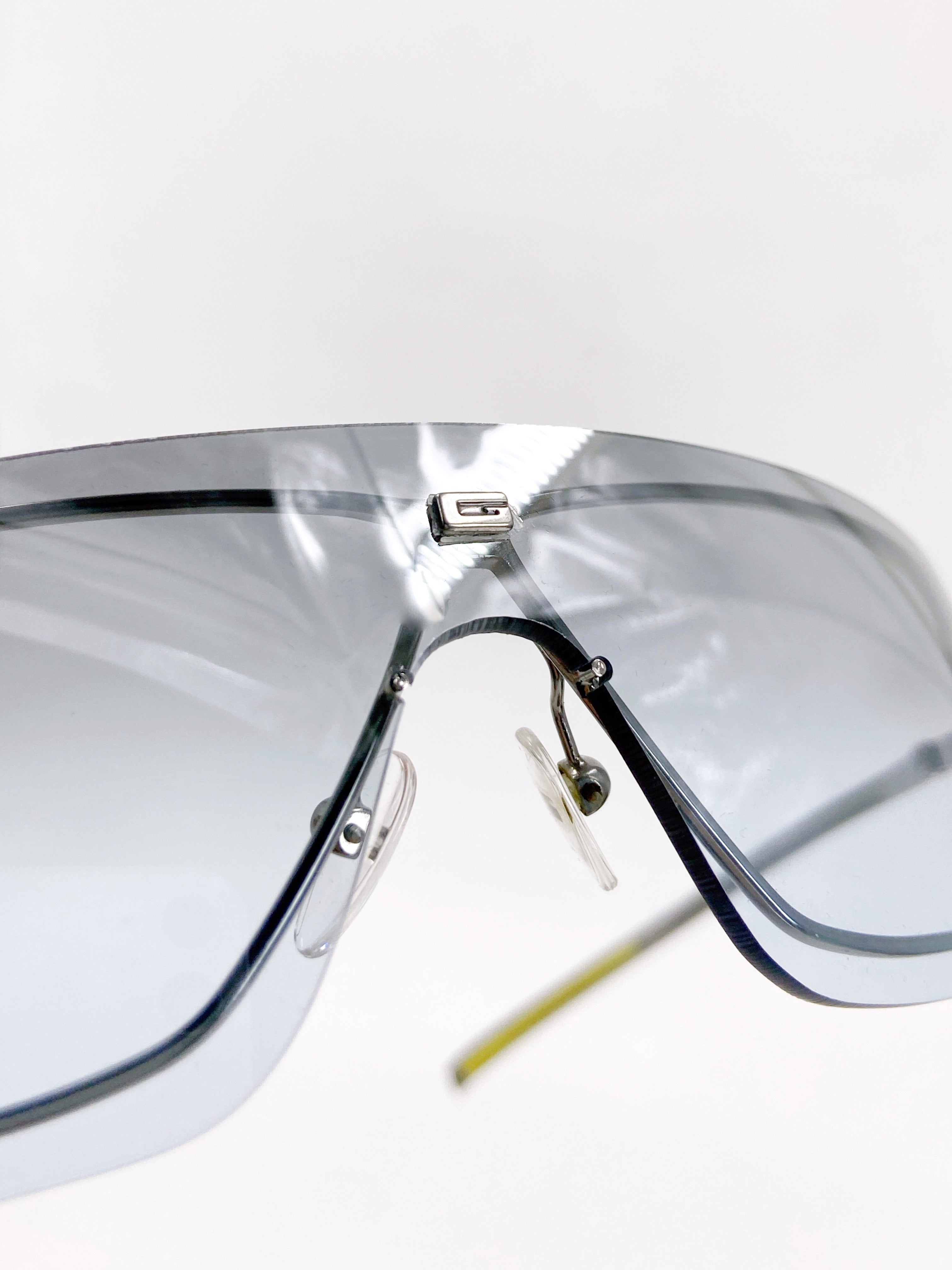Gucci 2000s Tom Ford Blue Shield Sunglasses - 2