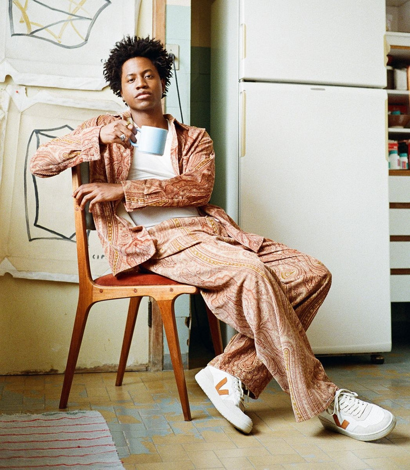 VEJA V-90 LEATHER WHITE UMBER outlook