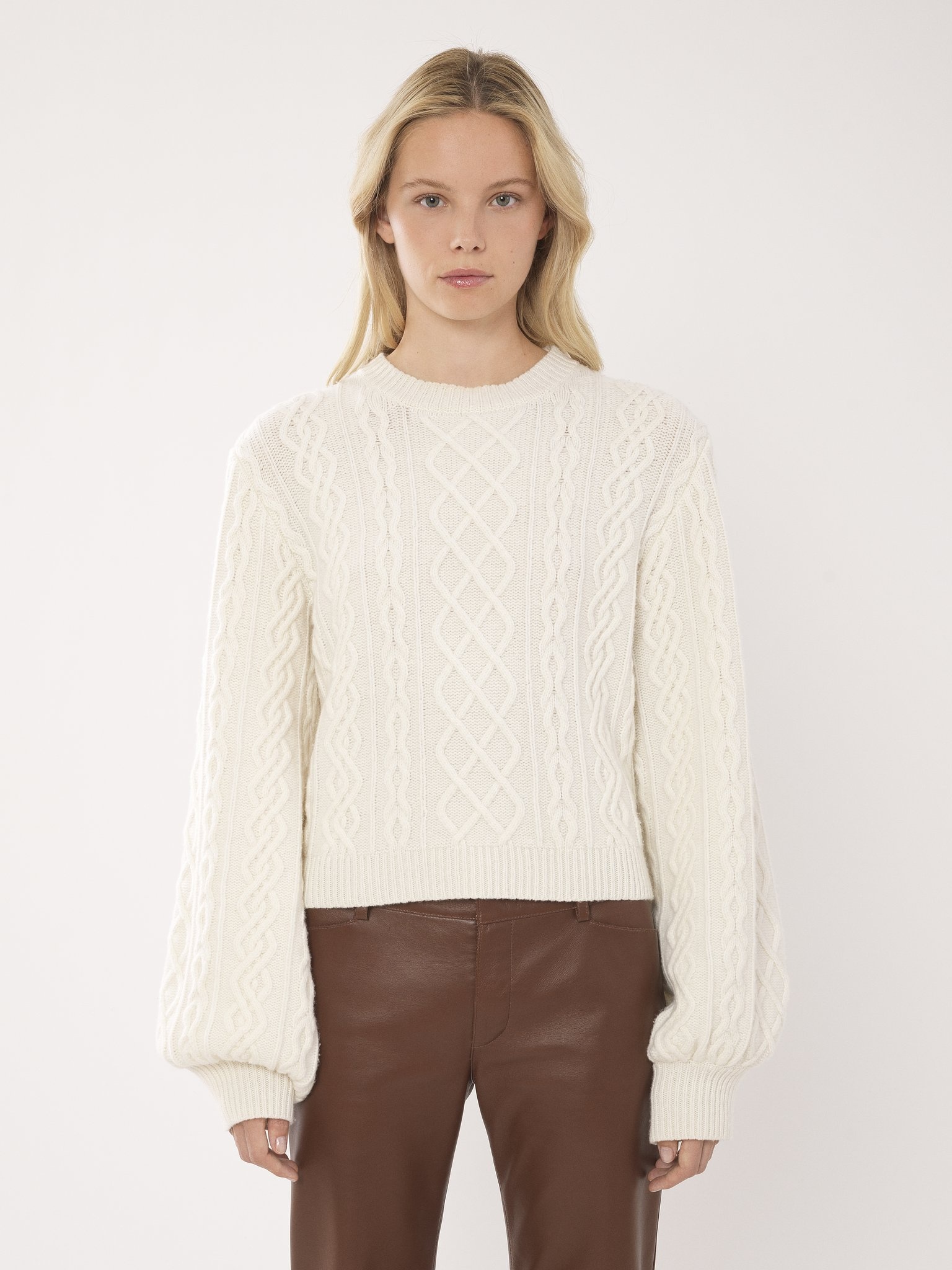 GENEROUS CABLE-KNIT SWEATER - 3