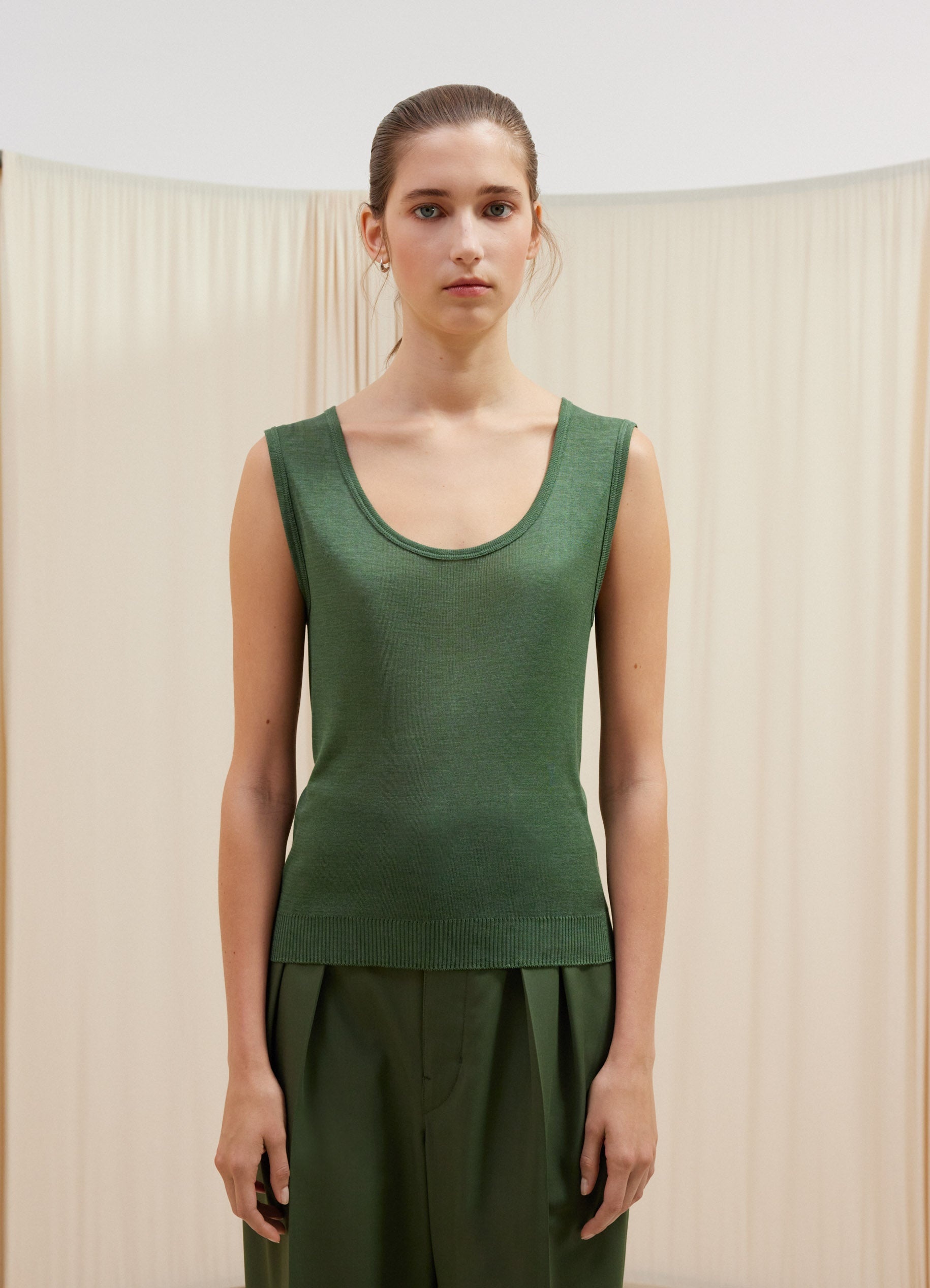 SEAMLESS SLEEVELESS SWEATER - 3