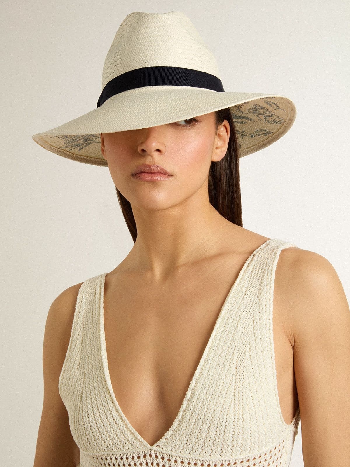 Golden fedora hat in white straw with black ribbon and marine print under the brim - 3