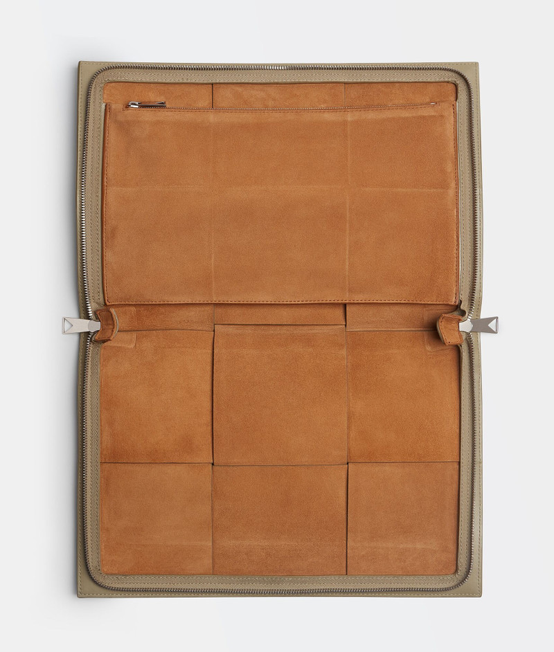 Bottega Veneta arco outlook