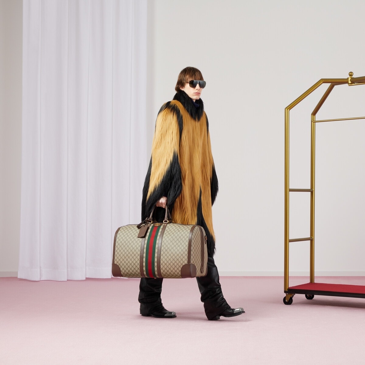 Gucci Savoy maxi duffle bag - 2