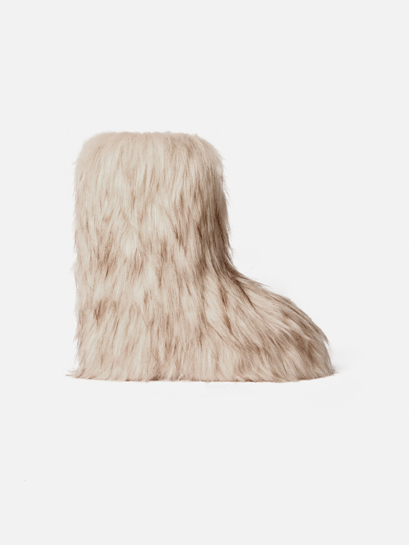 The Jacquemus Mid Yeti Moon Boot 1