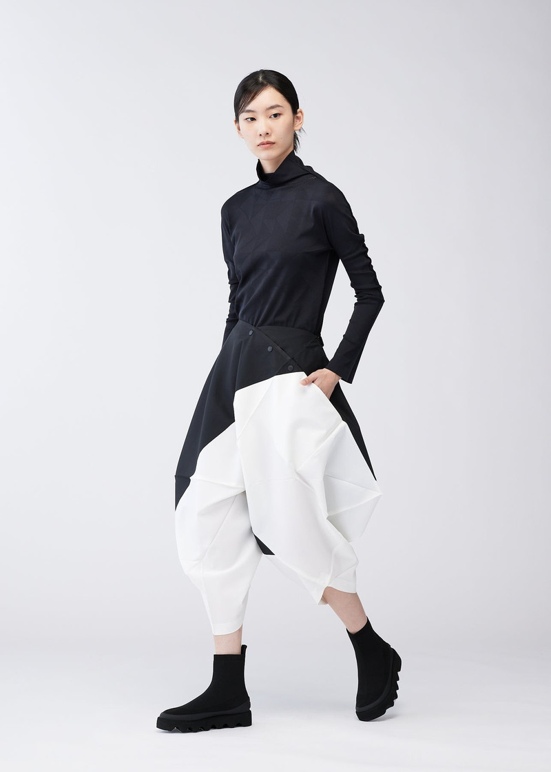 132 5. ISSEY MIYAKE SWITCHING VOLUME PANTS outlook