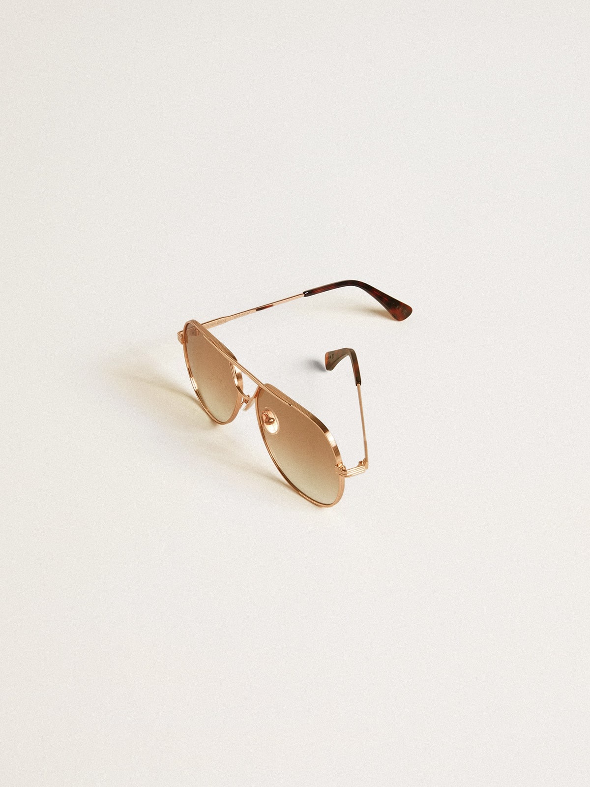 Aviator style sunglasses with rose-gold frame and honey-colored lenses - 2
