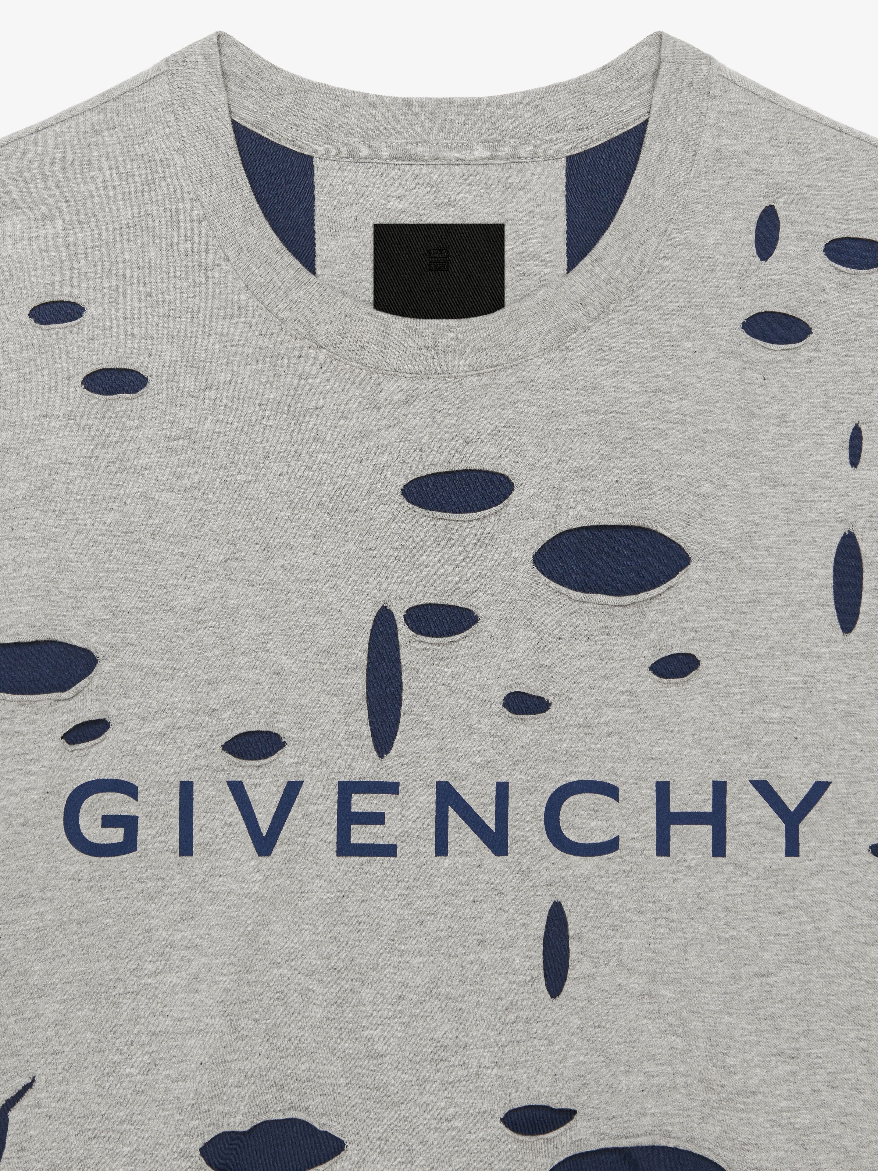 Tシャツ・カットソー Givenchy Oversized T-Shirt in Destroyed Cotton Givenchy GIVENCHY OVERSIZED T-SHIRT IN DESTROYED COTTON