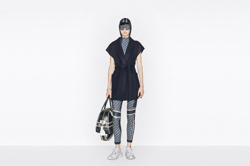 Sleeveless Belted Coat 4