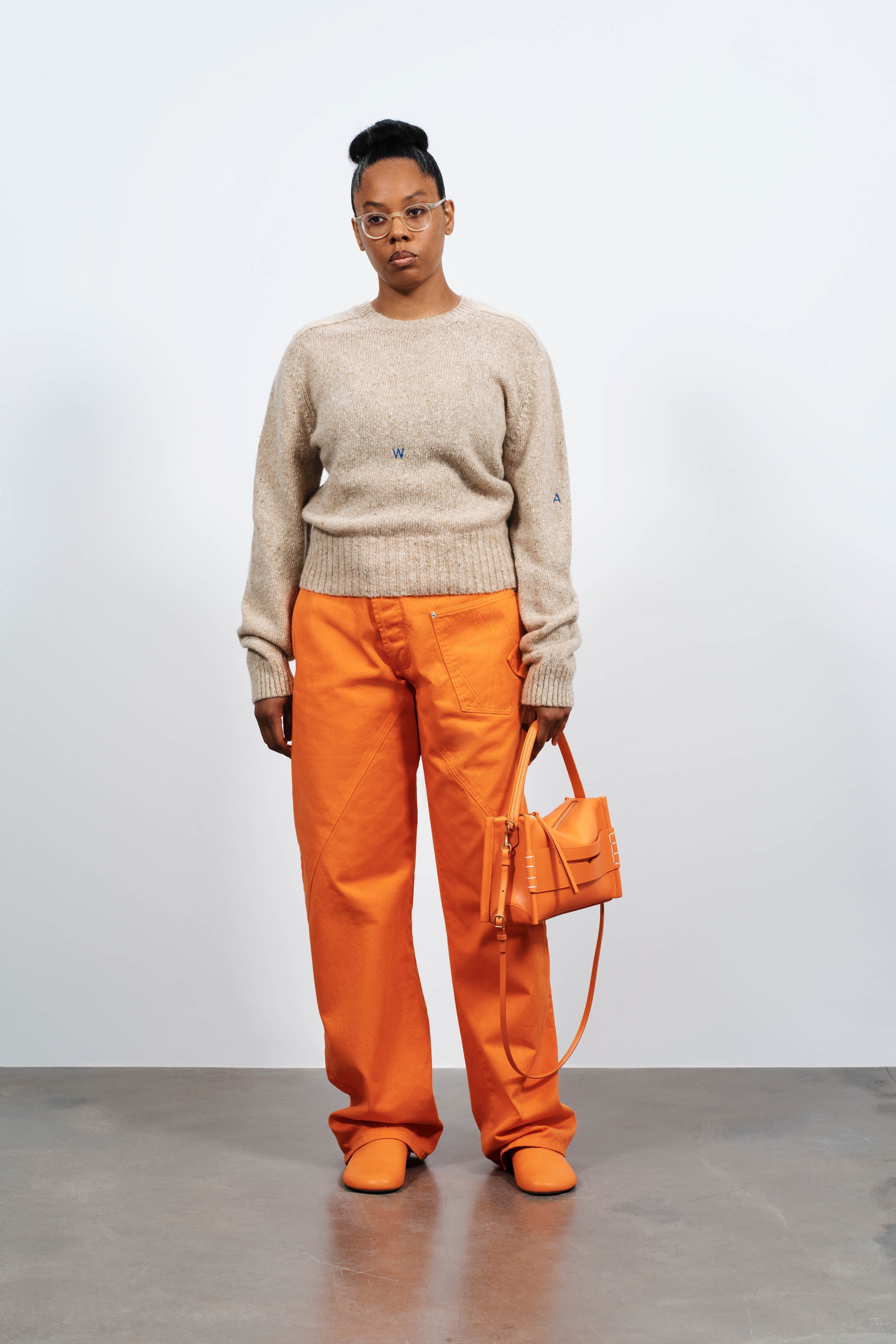 EMBROIDERED CREW NECK JUMPER IN OATMEAL MELANGE - 5