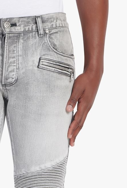 Slim cut faded and ridged light gray cotton jeans with Balmain monogram on hem - 8