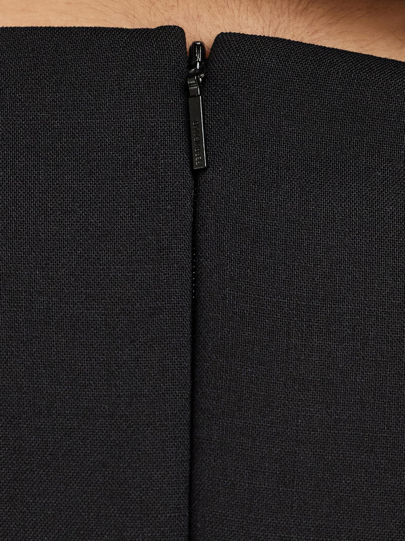 Corseted dress with gathered neckline 6