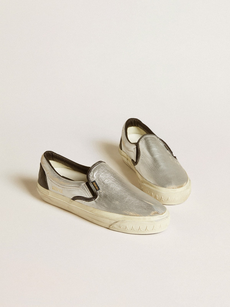 Golden Goose Women's VCE Penstar in metallic silver leather with black leather heel tab outlook