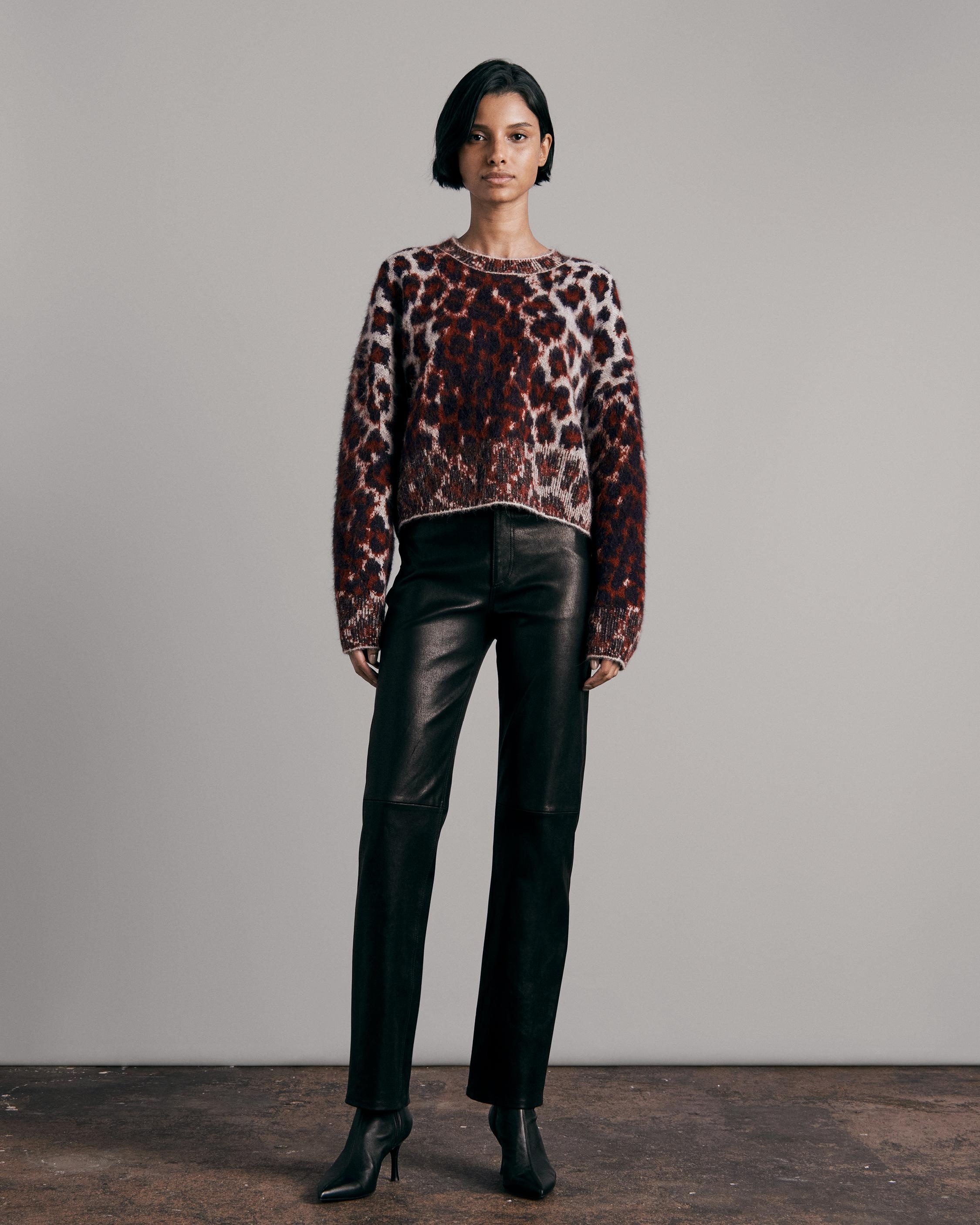 Sarah Wool Leopard Crew
Classic Fit Sweater - 3