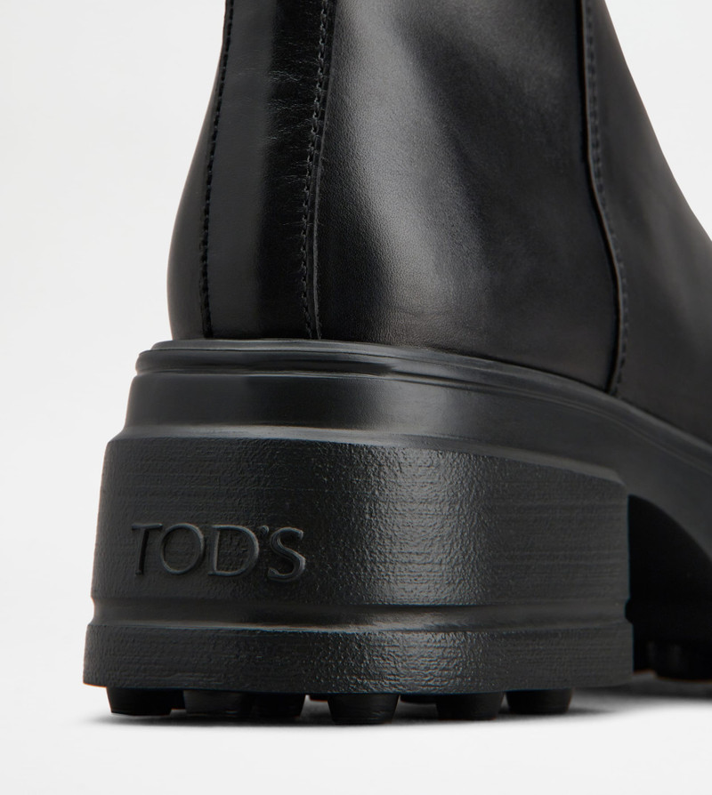 PLATFORM ANKLE BOOTS IN LEATHER - BLACK 6