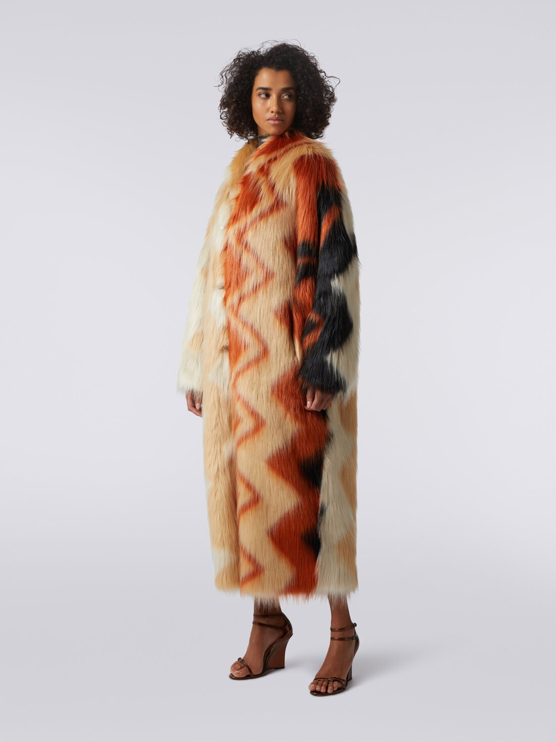 Long coat in faux fur with zigzag - 3
