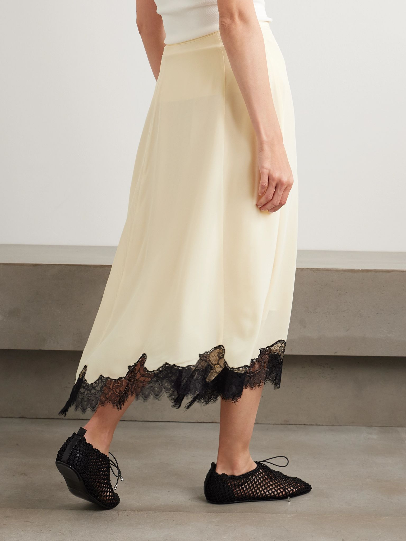 Rosine lace-trimmed silk crepe de chine midi skirt Cream - 4