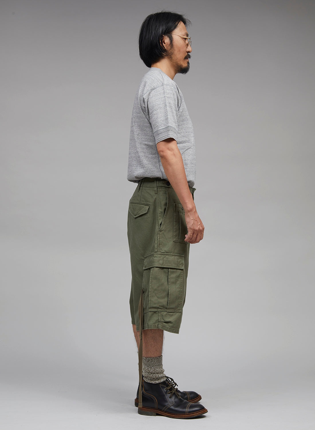 Army Cargo Shorts in Dark Green - 5