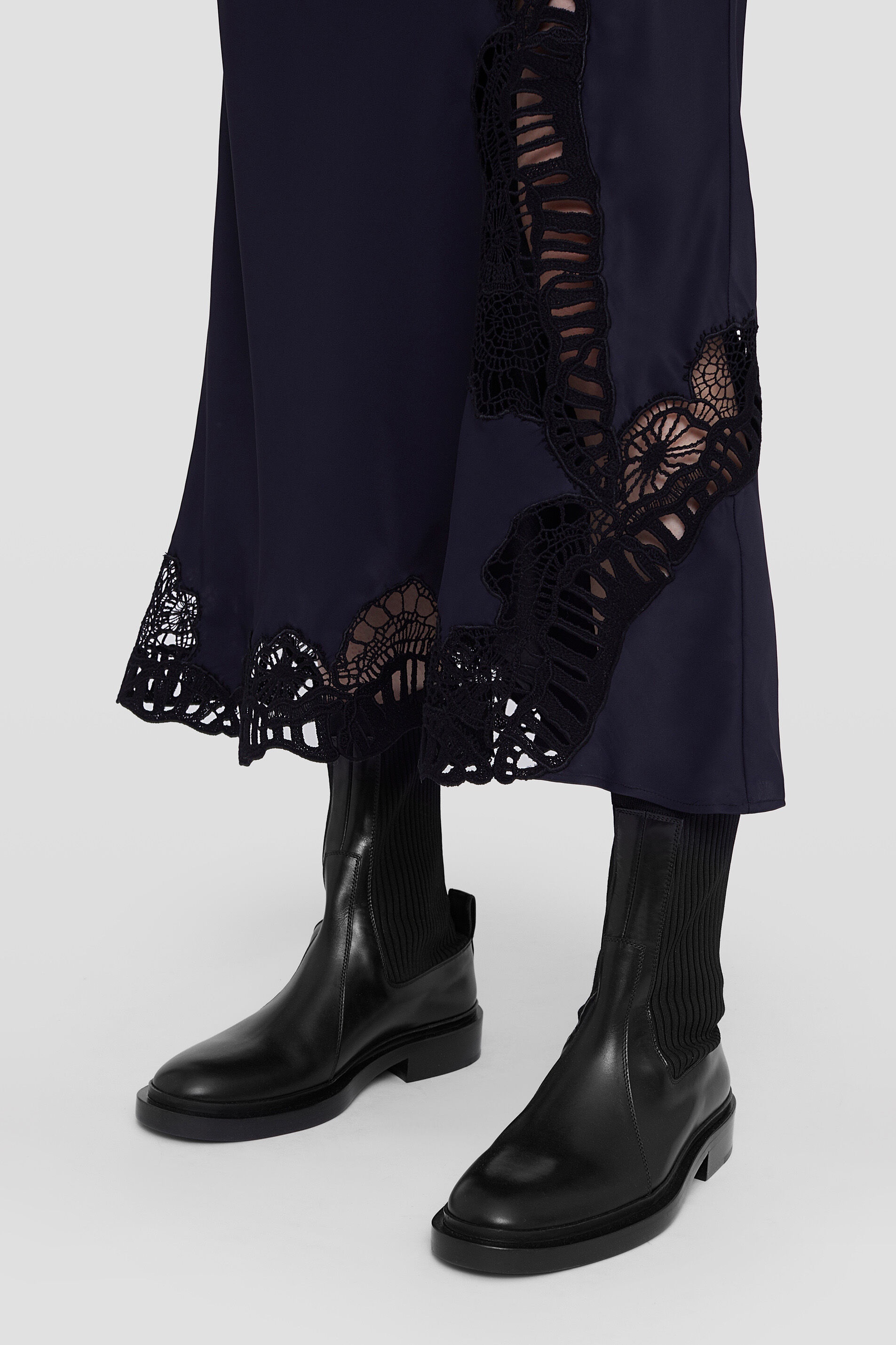 Chelsea Boots - 7